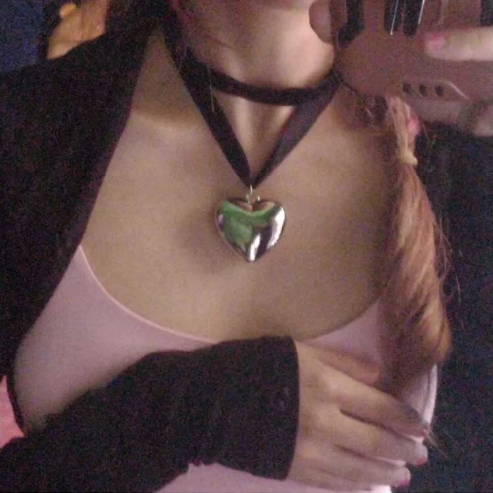 Y2K 90s Silver Heart Charm Velvet Choker Statement Necklace - Picture 7 of 7